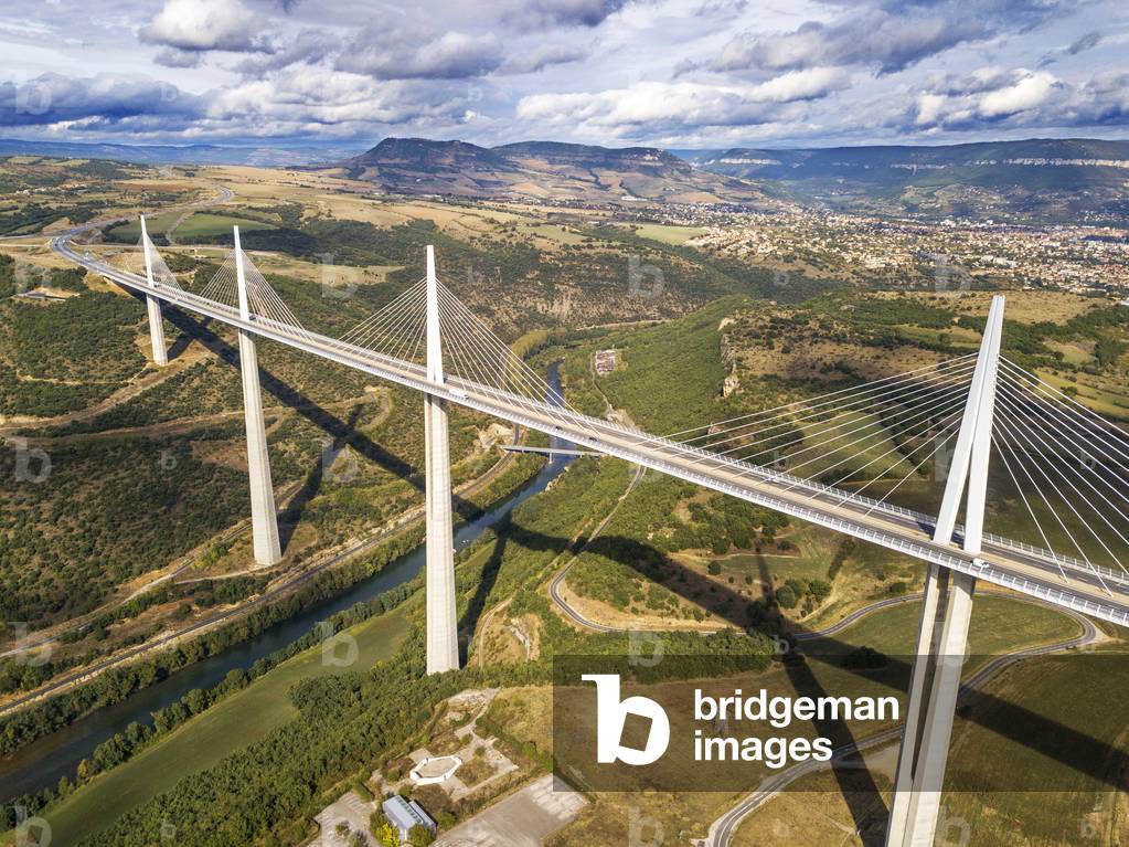 Aerial view Millau viaduct by architect Norman Foster, between Causse du Larzac and Causse de Sauveterre above Tarn, Aveyron, France, Cable-stayed bridge spanning the Tarn River Valley, A75 motorway, built by Michel Virlogeux and Norman Foster, located between Causses de Sauveterre and Causses du Larzac above Tarn River, Natural Regional Park of Grands Causses, 2020 (photo)