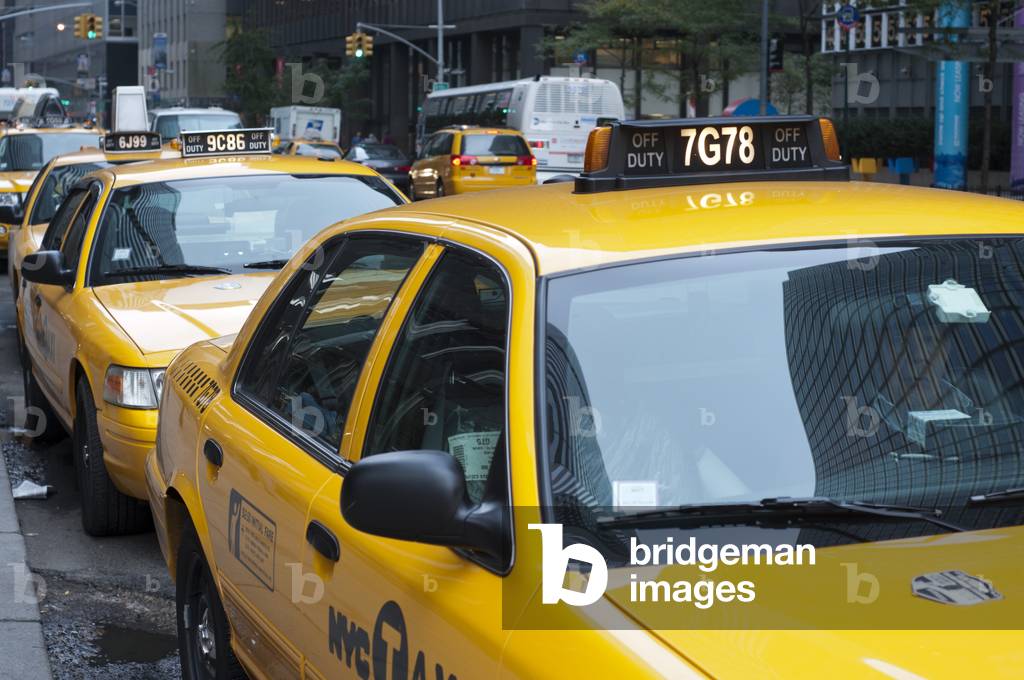 Yellow taxis in the area of Seaport and Civic Center, New York, USA (photo)