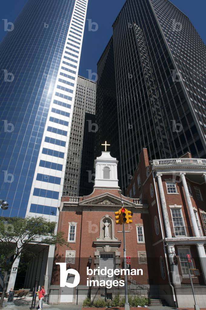 Church of our lady of the rosary in downtown manhattan with skyscrapers in the background, New York City, USA (photo)