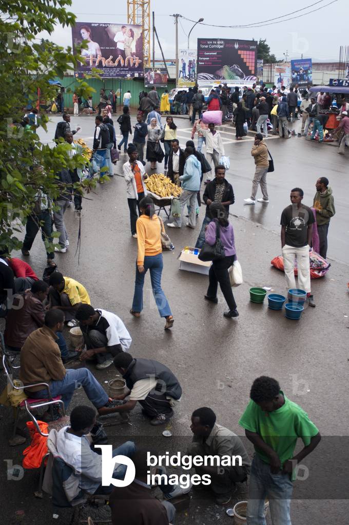A busy intersection in the city center Addis Ababa, Ethiopia (photo)