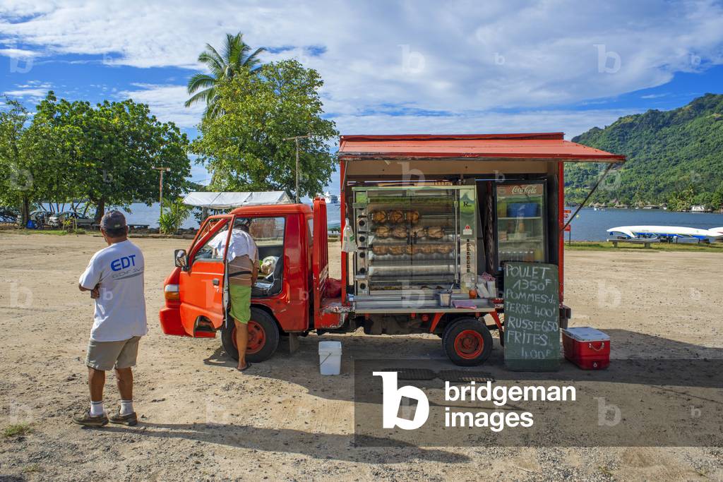 Truck food of chicken rousted in Moorea, French Polynesia, Society Islands, South Pacific, Cook's Bay, 2020 (photo)