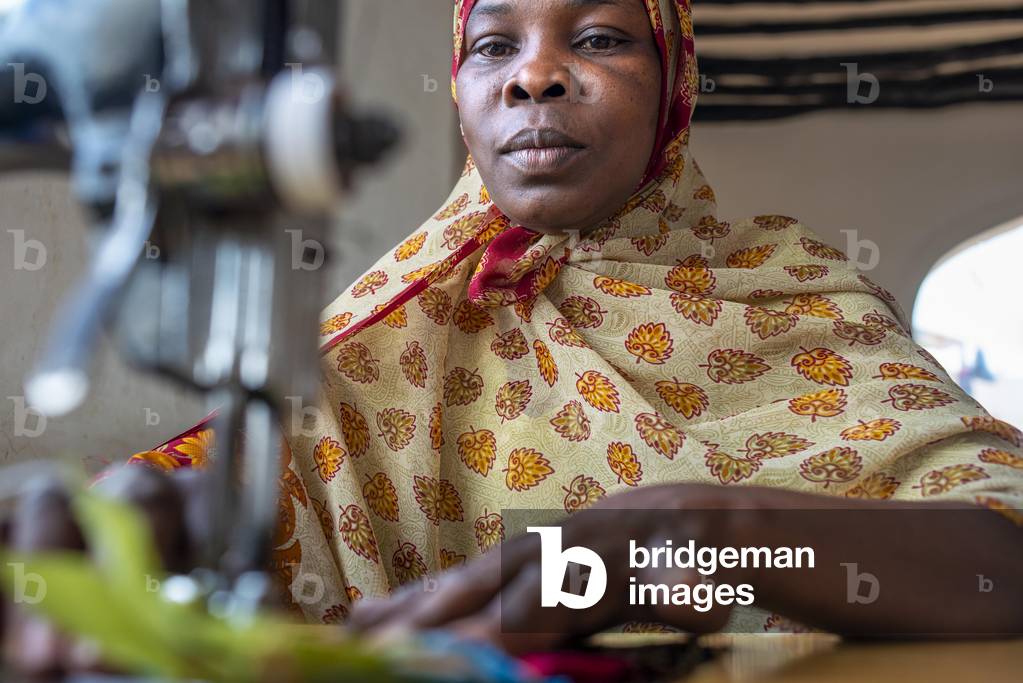 Sewing cloths to make souvenirs, Afrikable spanish NGO in Lamu island Kenya, This association tries to empower women who have been victims of abuse, By making souvenirs that are later sold in the village store and the schooling of their children, 2020 (photo)