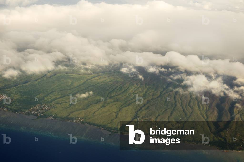 Rugged coastline, Maui, Hawwaii (photo)