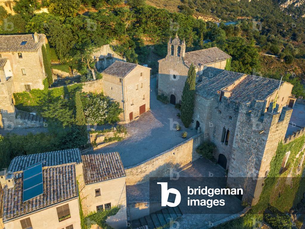 Aerial view of Village and Castle of Montsonis in Foradada, Lleida, 2021 (photo)