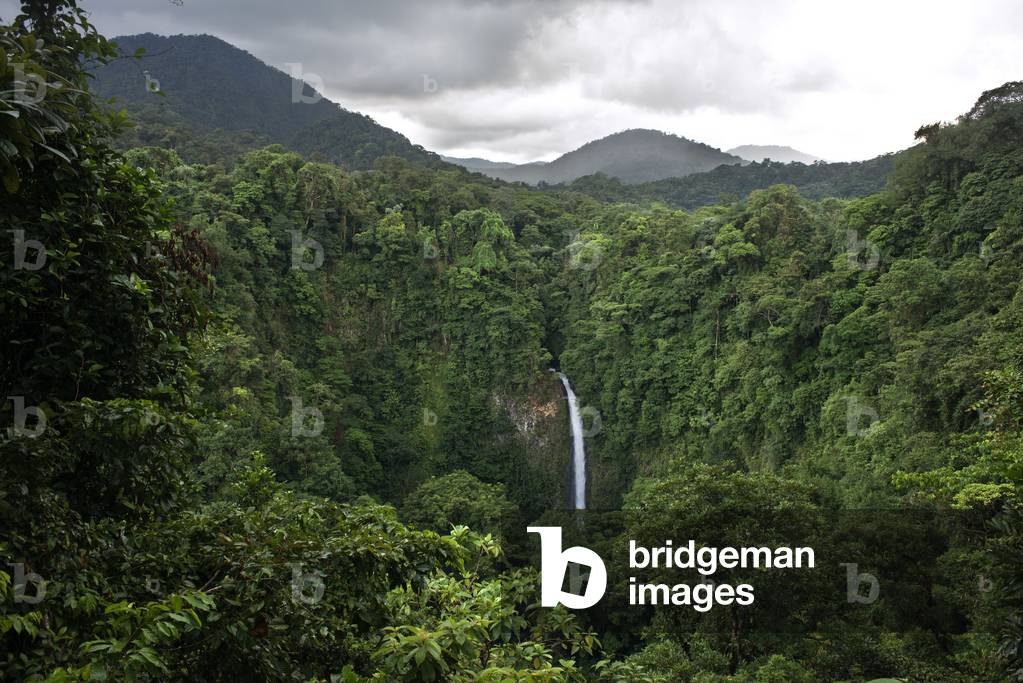 Waterfall at Rio de La Fortuna, Costa Rica, Rainforest, La Fortuna river, Alajuela province, Costa Rica, Central America (photo)