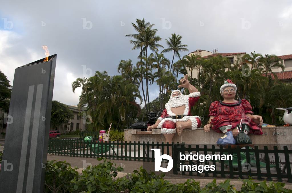 Santa Claus and Mrs. Claus in front of the Eternal Flame Monument to September 11th, Honolulu, O'ahu, Hawaii (photo)