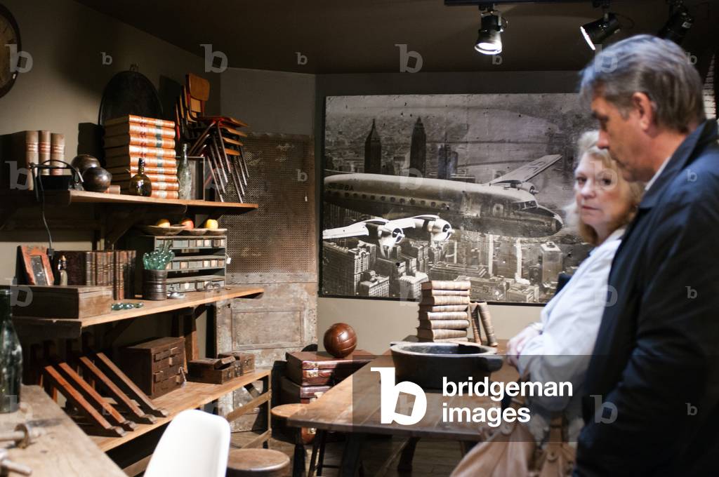 Inside K loan, gallery of antiques and Decoration, Marolles, Brussels, Belgium (photo)