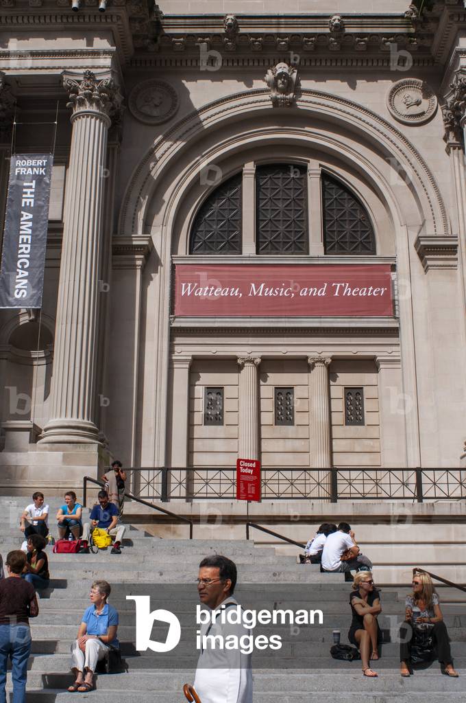 Daytime front view of the Metropolitan Museum of Art with tourists, Manhattan, New York City, USA (photo)