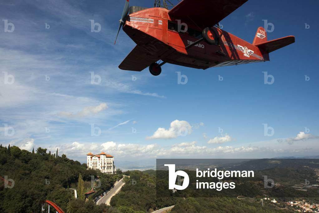 Airplane carousel in Tibidabo Amusement Park, Tibidabo, Barcelona, Spain (photo)
