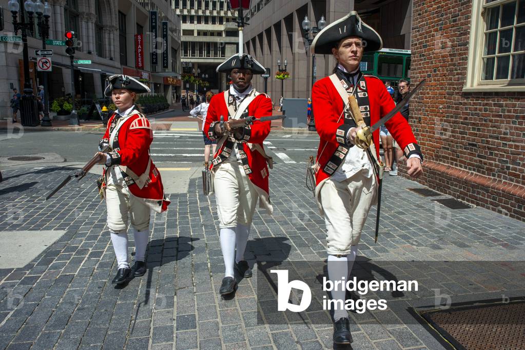 Harborfest Redcoats Soldiers dressed in British Army Uniform reinact a parade, Boston, USA 2021 (photo)