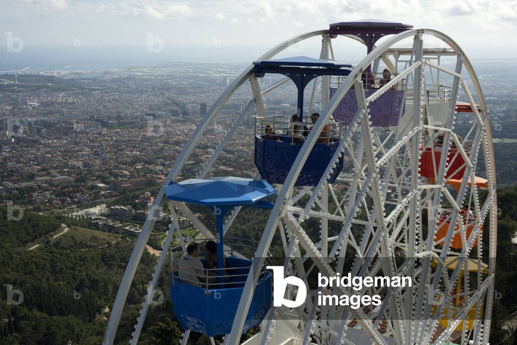 Ferris wheel at Tibidabo amusement park, Barcelona, Catalonia, Spain (photo)