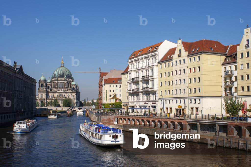 Berlin Cathedral or Berliner Dom and The River Spree, running alongside the Nikolaiviertel, leads towards the historical landmark of Berlin Cathedral, Germany (photo)