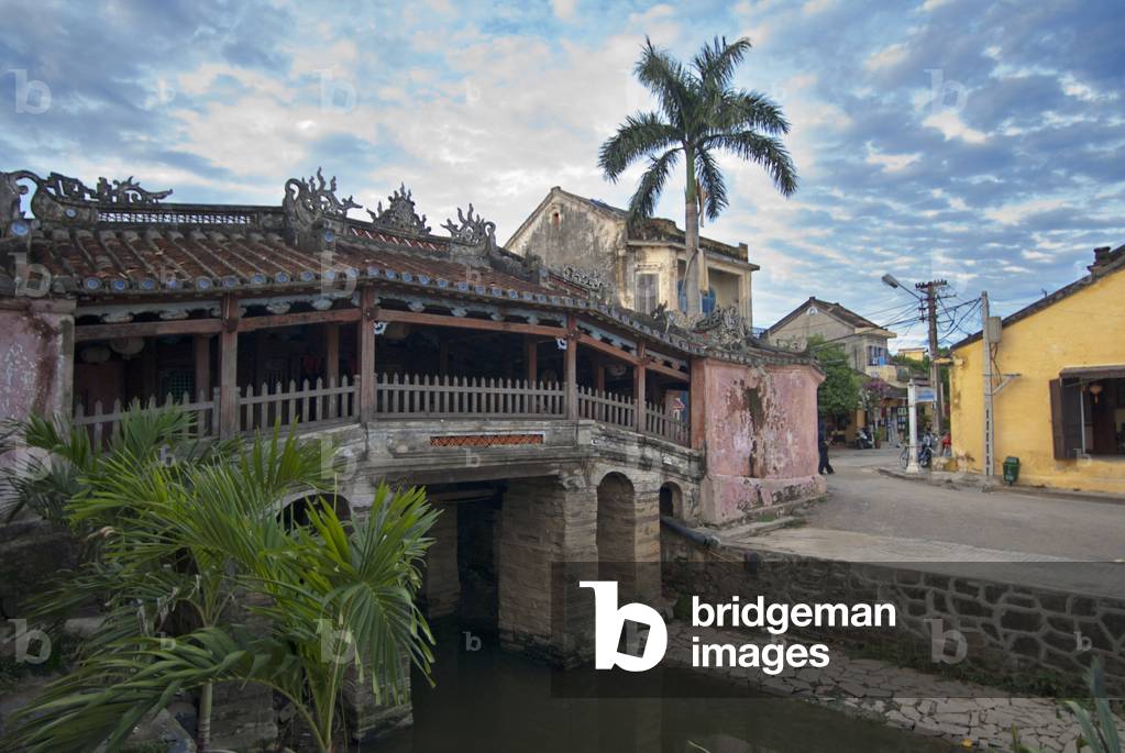 Japanese covered bridge in Hoi An, UNESCO World Heritage Site, Vietnam (photo)