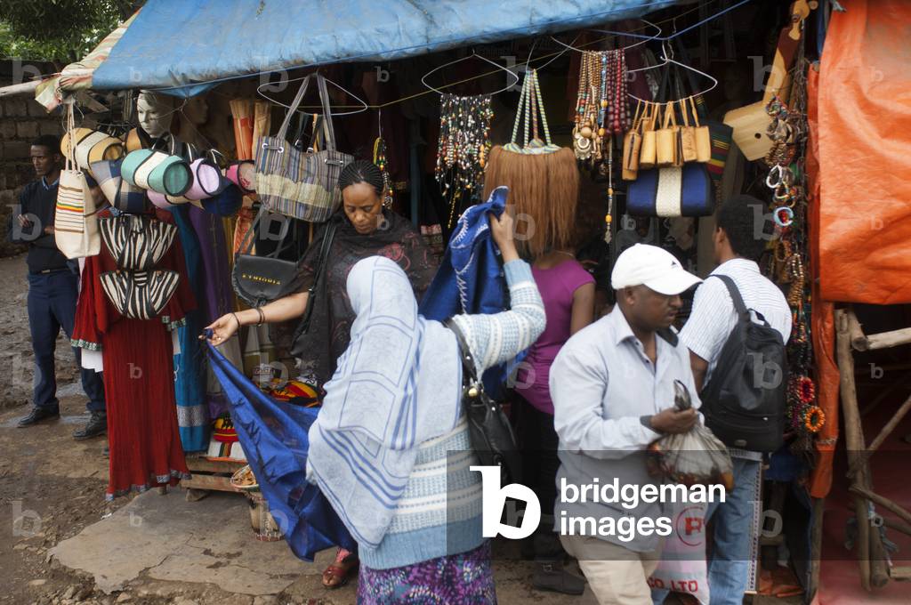 Market street scene, Mercato of Addis Ababa, Ethiopia (photo)