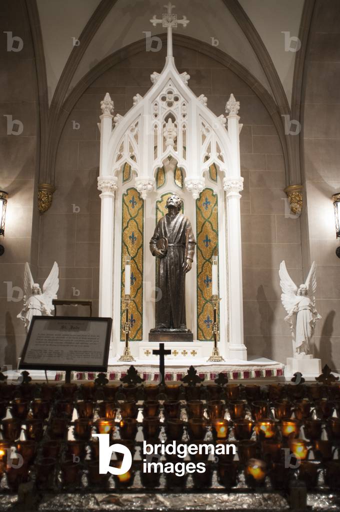 Inside St Patrick's Cathedral, 5th Avenue, Midtown Manhattan, New York City, USA (photo)