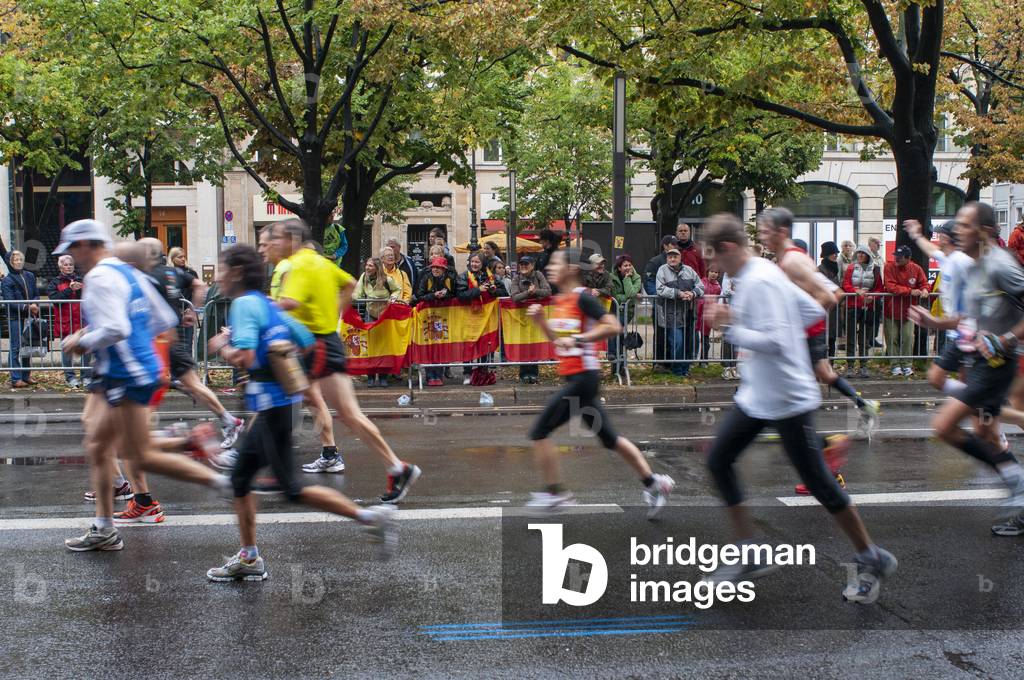 Spanish animators and Participants of the Berlin Marathon at kilometer 40, Berlin, Germany, Europe (photo)