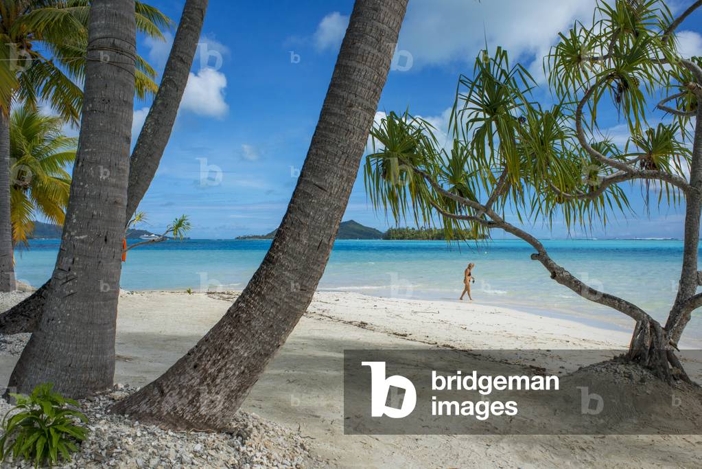 Beach of motu Tevairoa island, a little islet in the lagoon of Bora Bora, Society Islands, French Polynesia, South Pacific, 2020 (photo)