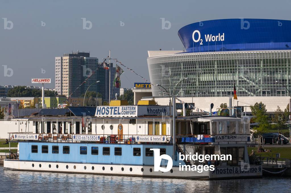 Hostel on the Spree River, and Oberbaumbrücke  Oberbaum Bridge Berlin, Germany (photo)