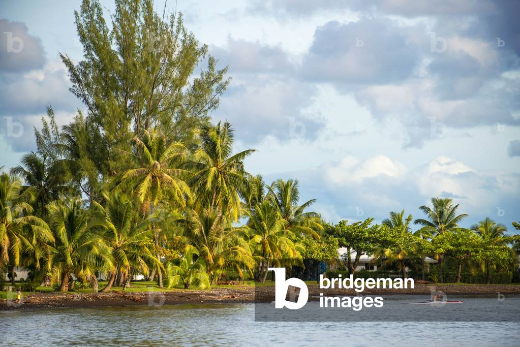 Kayaking in in front of Tahitian coast,  Papeete Tahiti nui French Polynesia France, 2020 (photo)