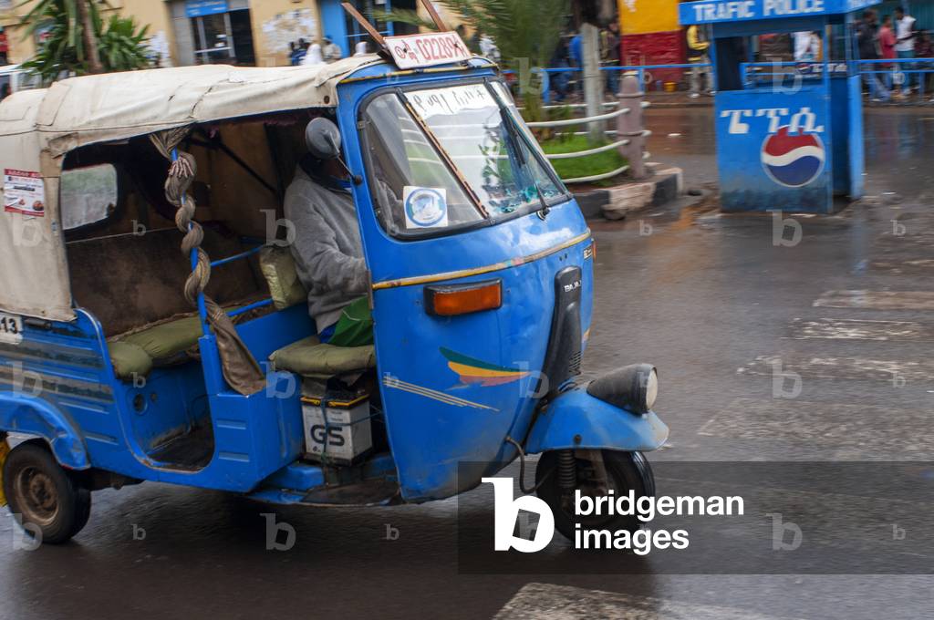 Street scene in Gondar city, Ethiopia. (photo)
