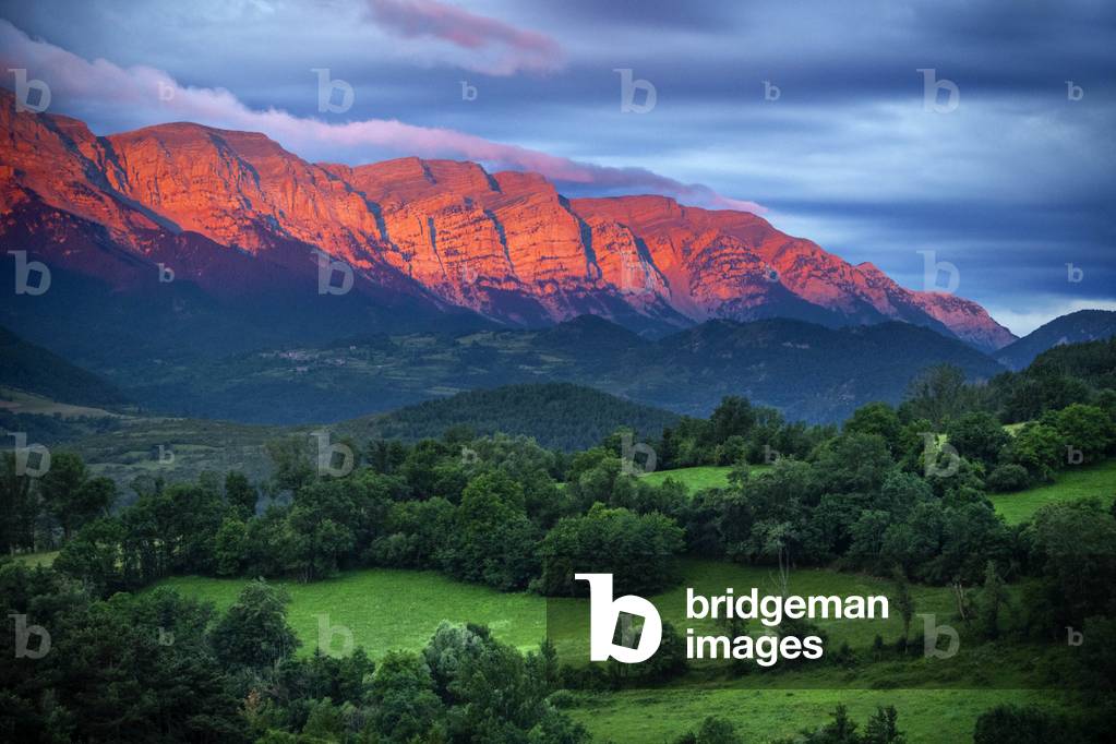 Panoramic view of the Cadí mountain range, Lleida, 2021 (photo)