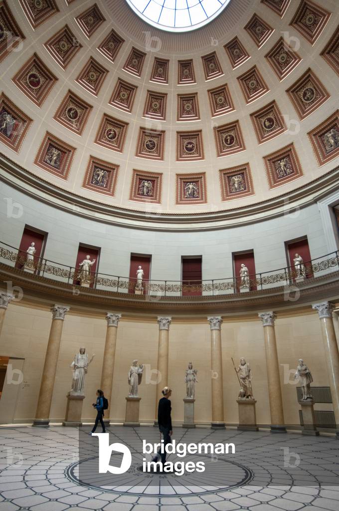 Sculptures in atrium of inside Altes Museum on Museumsinsel in Berlin, Germany (photo)