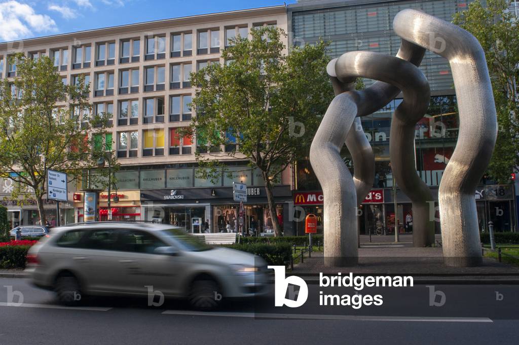 Berlin is a sculpture on the Tauentzienstrasse in Berlin, the capital of Germany (photo)
