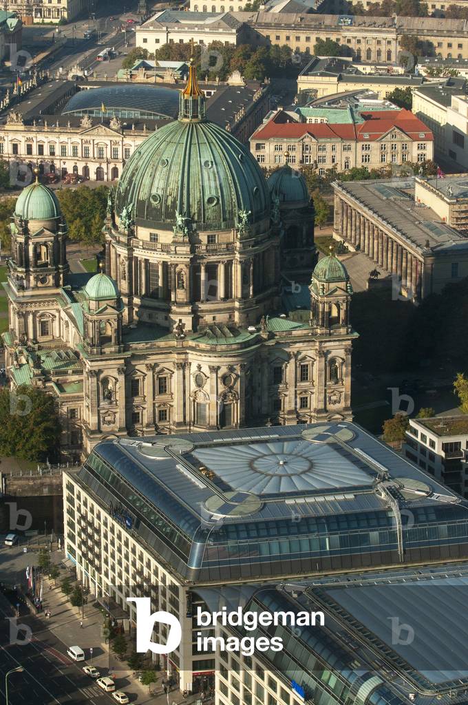 Aerial view of Berlin Cathedral or Berliner Dom in Berlin, Germany (photo)