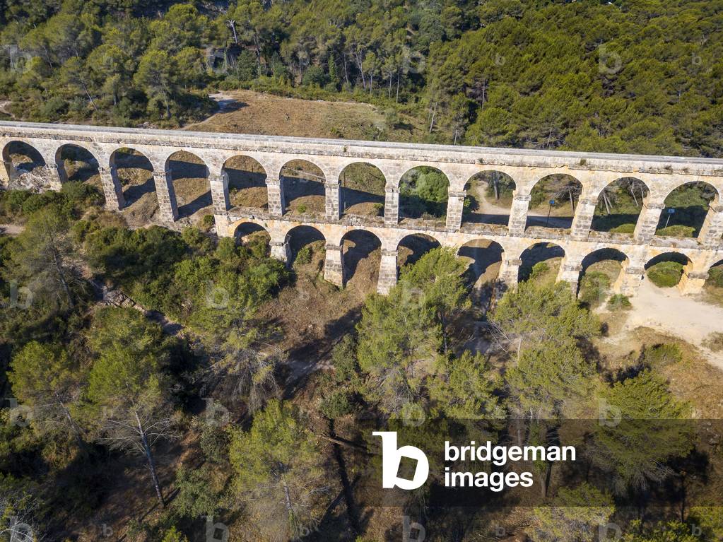 Aerial view of Ancient roman bridge aqueduct , TARRAGONA, 2021 (photo)