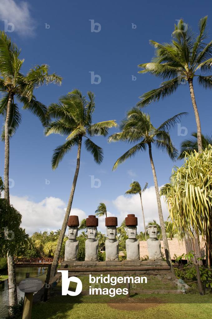 Rapa Nui Moai, stone statues from the Polynesian Cultural Center, O'ahu, Hawaii (photo)