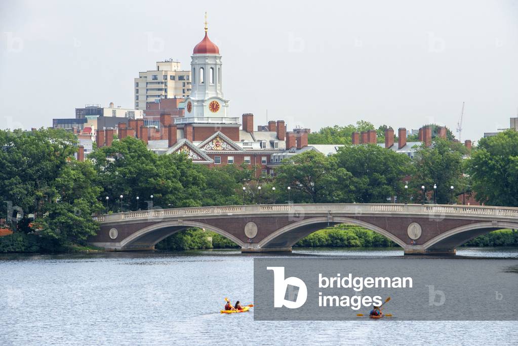 Kayaking in Harvard University campus in Cambridge, Boston, USA 2021 (photo)