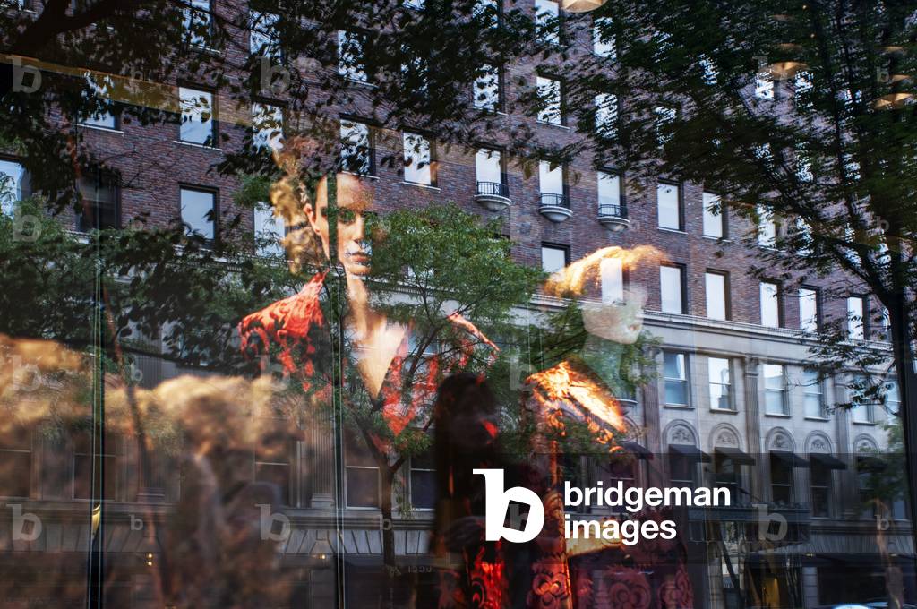 Reflection in a window of a fashion store on the Upper East Side, New York City, USA (photo)