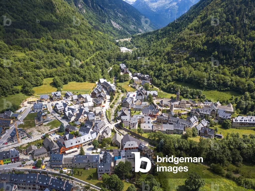 Aerial view of Arties, Aran Valley, Lleida, 2021 (photo)