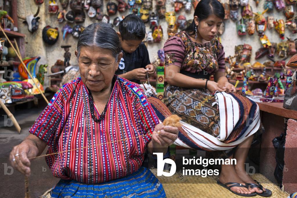 Nim Po't, souvenir shop in Antigua, Guatemala, Mayan women weave inside the store, 2020 (photo)