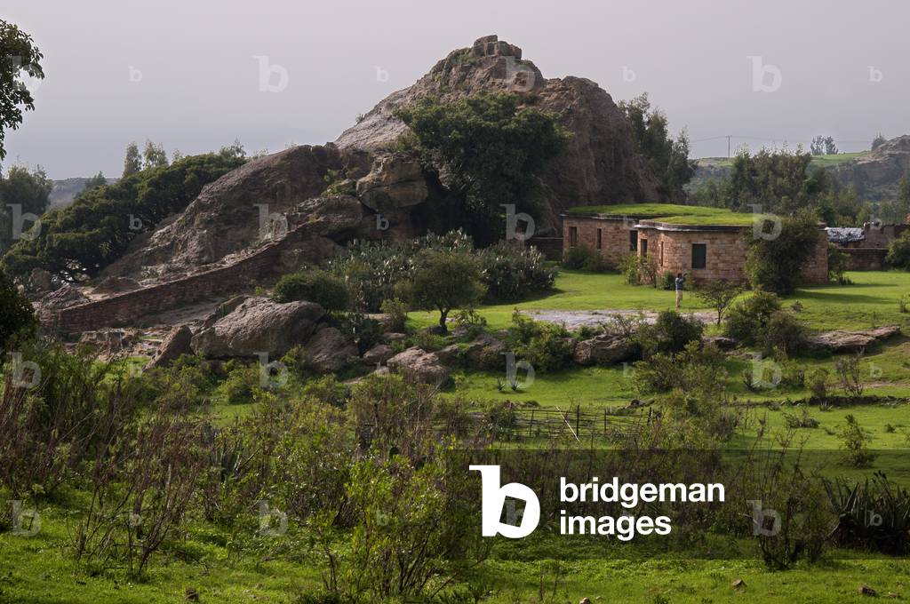 Bungalow of the Gheralta Lodge in front of the Gheralta Mountain Massif in Hawzen Tigray Region Ethiopia (photo)