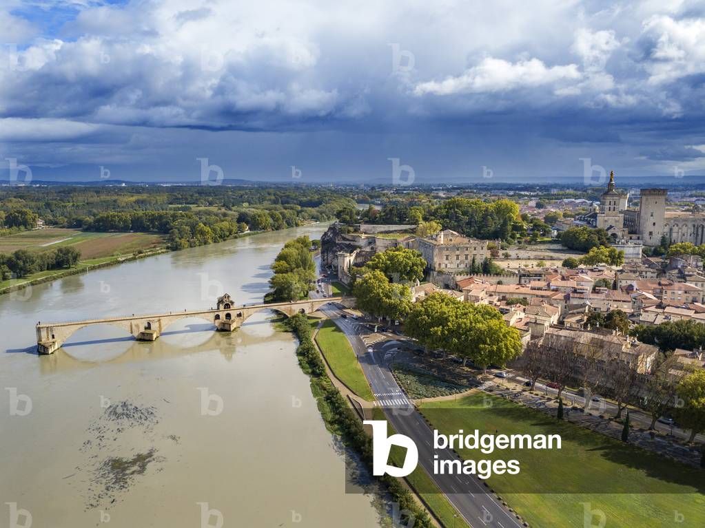 Aerial view of Avignon Bridge with Popes Palace and Rhone River at sunrise, Pont Saint-Benezet, Provence, France, 2020 (photo)