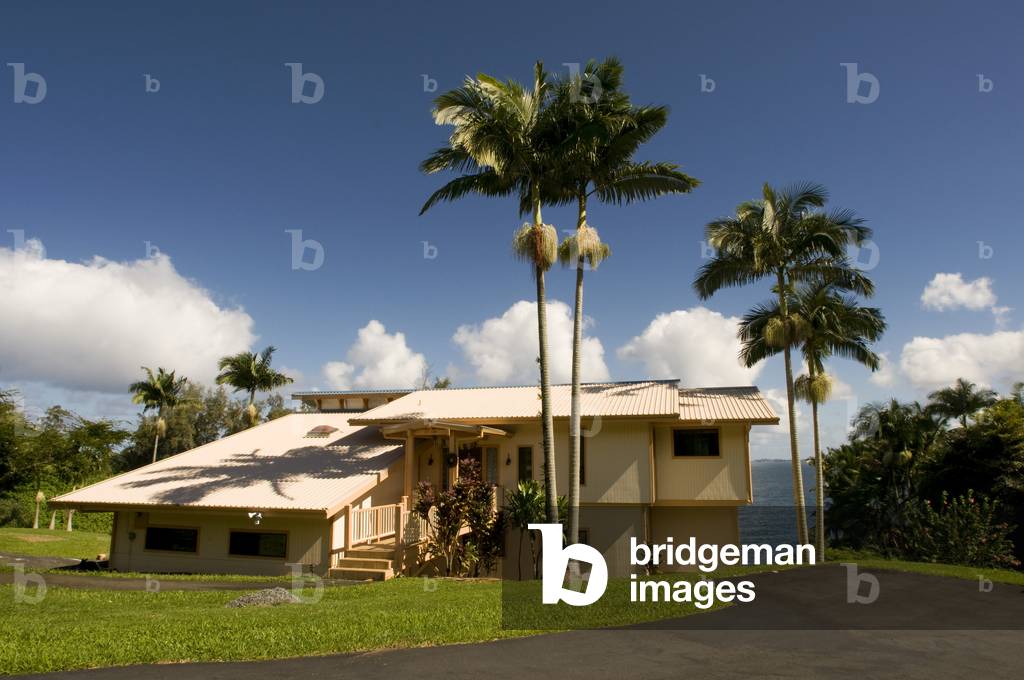 Typical houses along the Pepe'ekeo scenic drive, Big Island, Hawaii (photo)