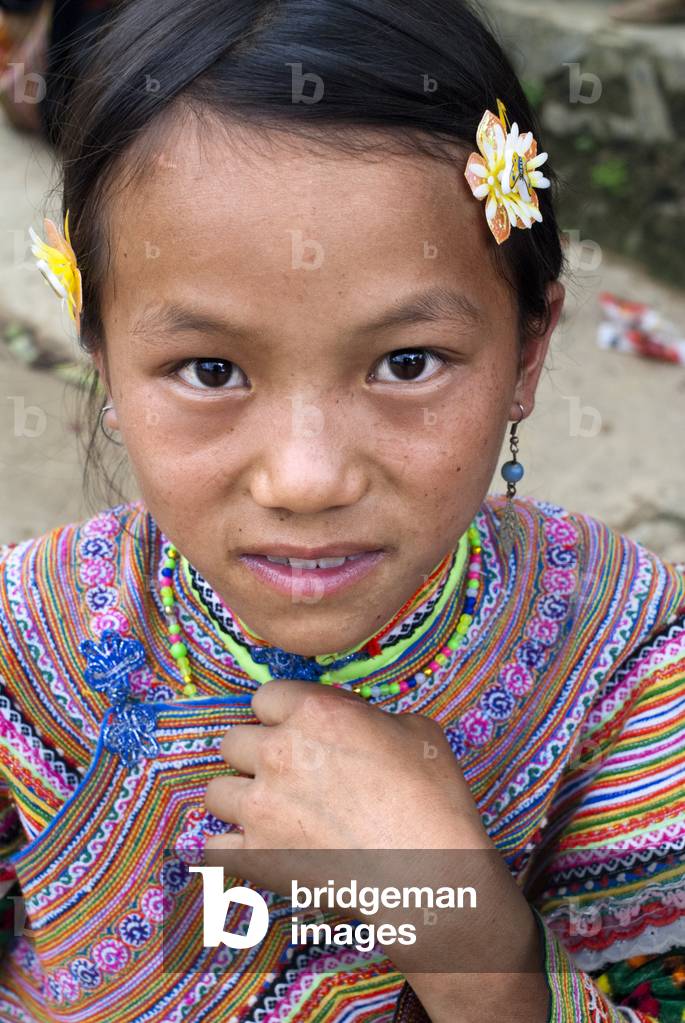Portrait of a Flower Hmong girl in Sapa Vietnam, Lao Cai Province, Vietnam (photo)