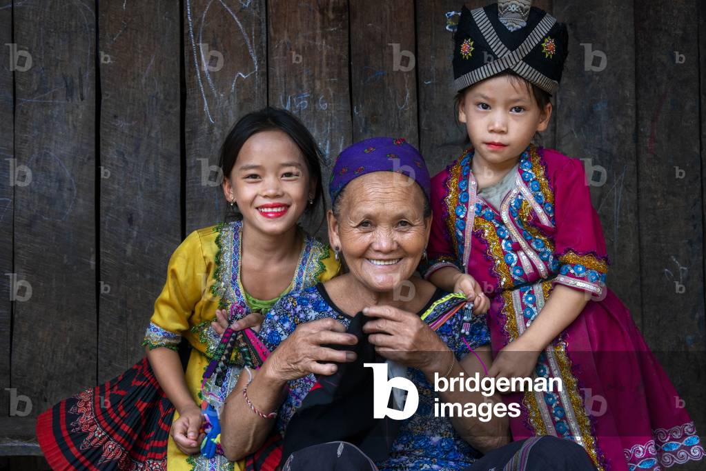 Hmong and Khmu village near Luang Prabang, Laos (photo)