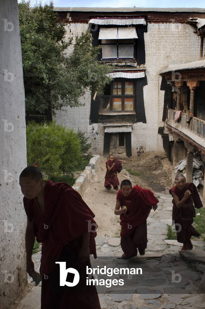 Houses of the Monks inside Tashilumpo Monastery at Shigatse, Tibet, China (photo)