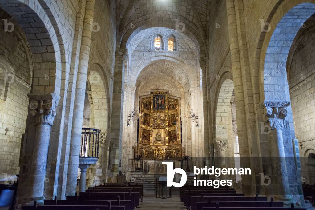 Altar at the Colegiata de Santa Juliana, NORTH OF SPAIN, 2021 (photo)