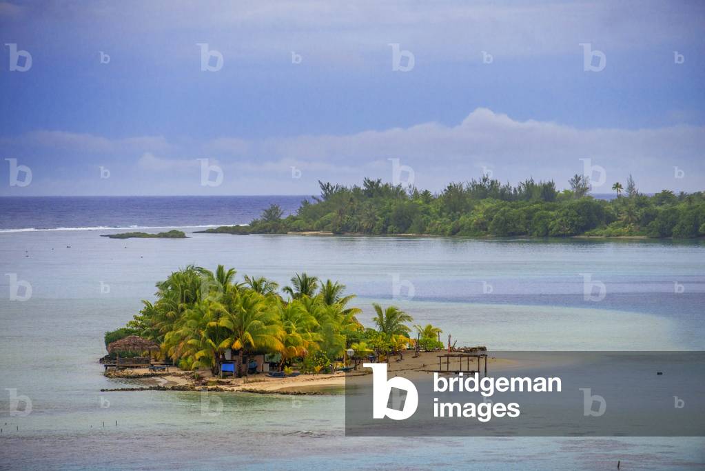 Small idyllic island Motu in Huahine island Society Islands, French Polynesia, South,  Coastline and lagoon of Huahine island near Maroe bay, south Pacific ocean, Oceania, 2020 (photo)