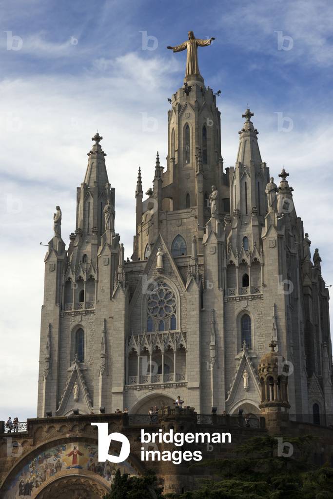 The front entrance of Temple Expiatori del Sagrat Cor, Barcelona, Spain (photo)