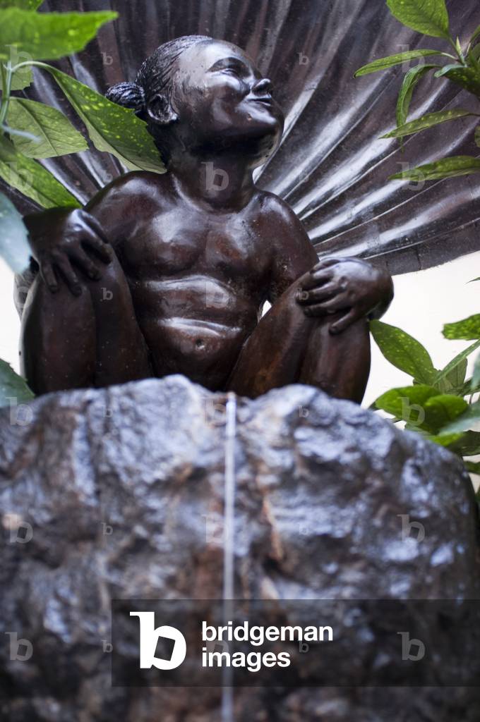 Jeanneke Pis fountain statue in Brussels, Belgium (photo)