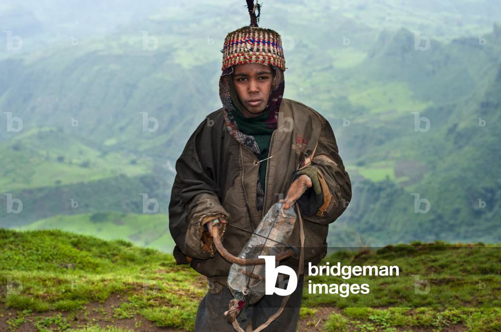 Local villagers selling rudimentary musical instruments souvenir in the Simien Mountains National Park, Amhara Region, Ethiopia  (photo)