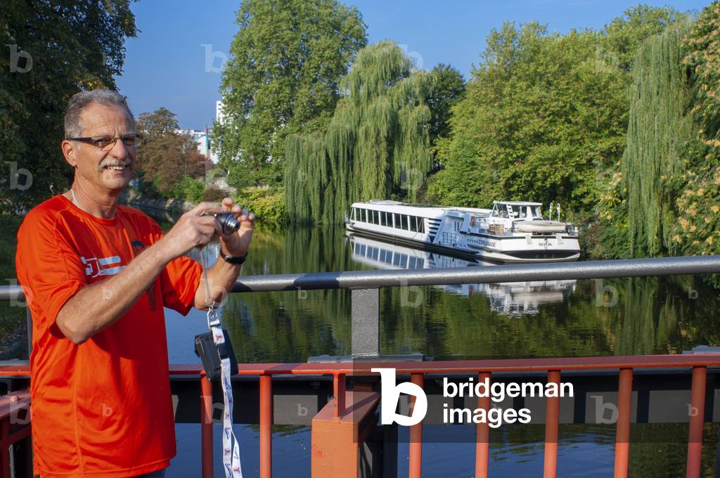 Boat excursion in the Spree river, Berlin, Germany (photo)