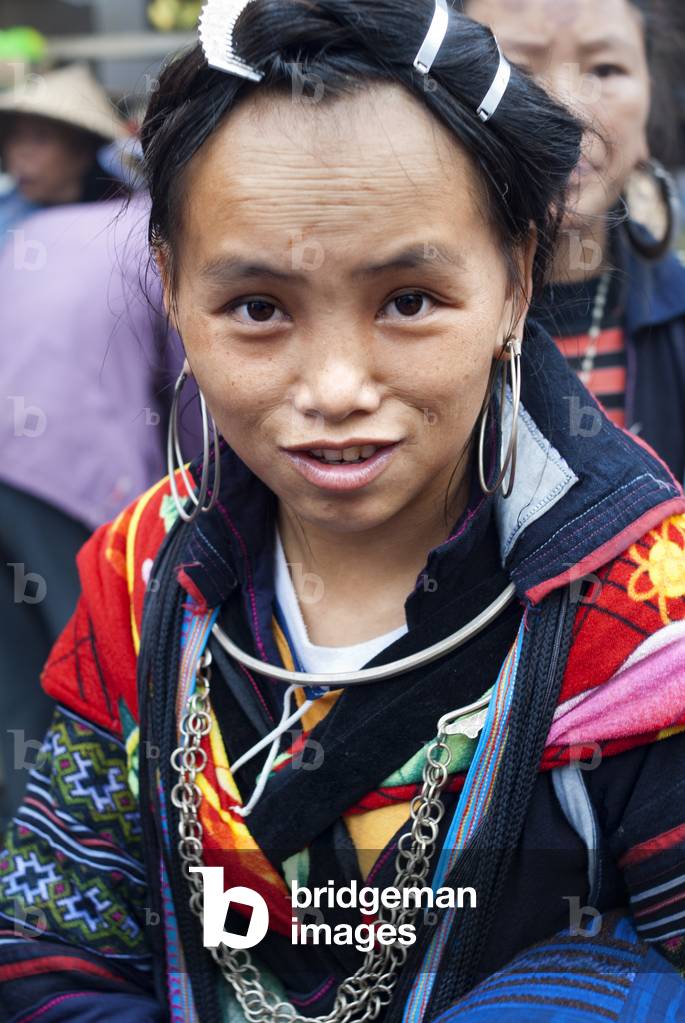 Portrait of a Black Hmong girl in Sapa Vietnam, Lao Cai Province, Northern Vietnam (photo)