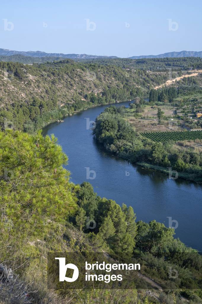 Meander of the river Ebro as it passes through Flix Ribera de Ebro , TARRAGONA, 2021 (photo)