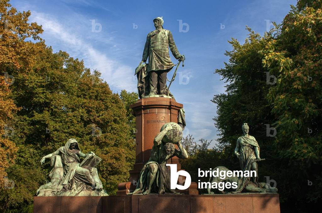 Bismark Memorial at Berlin Tiergarten Park, Germany (photo)
