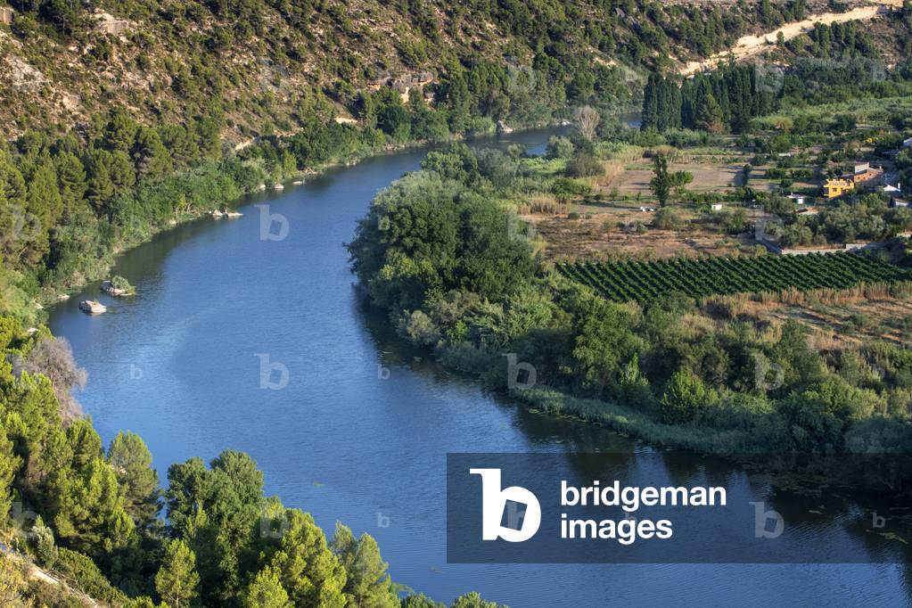 Meander of the river Ebro as it passes through Flix Ribera de Ebro, TARRAGONA, 2021 (photo)